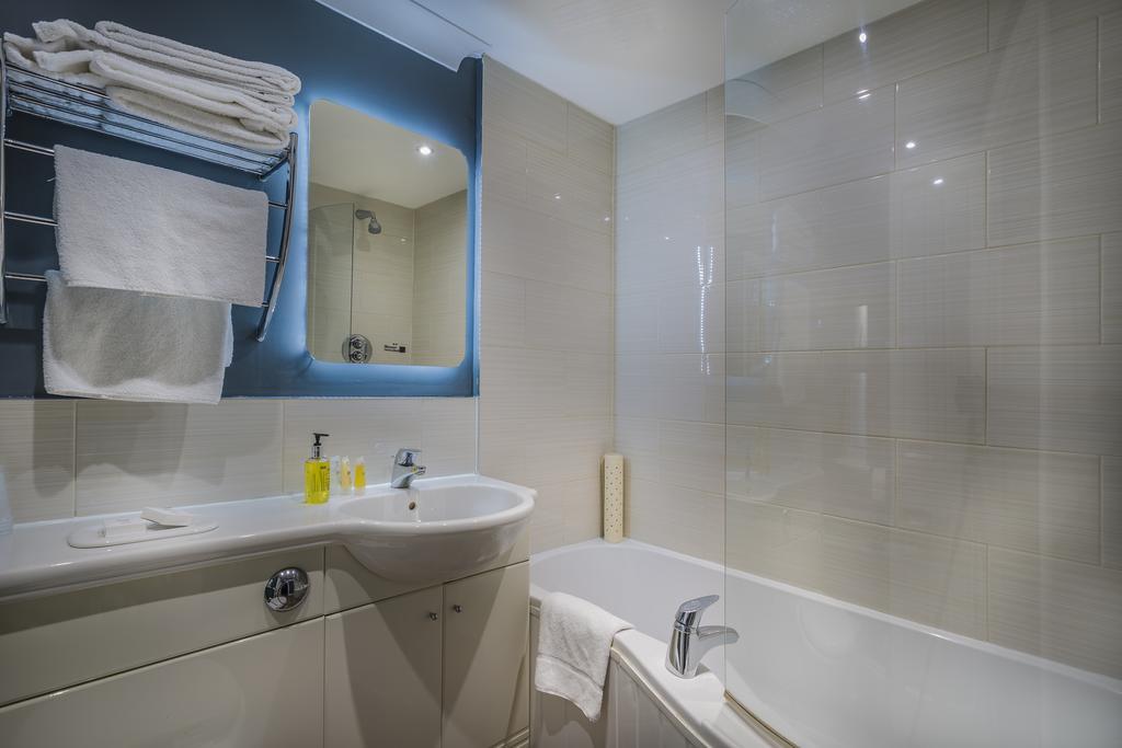The Golden Lion Hotel, St Ives, Cambridgeshire 外观 照片