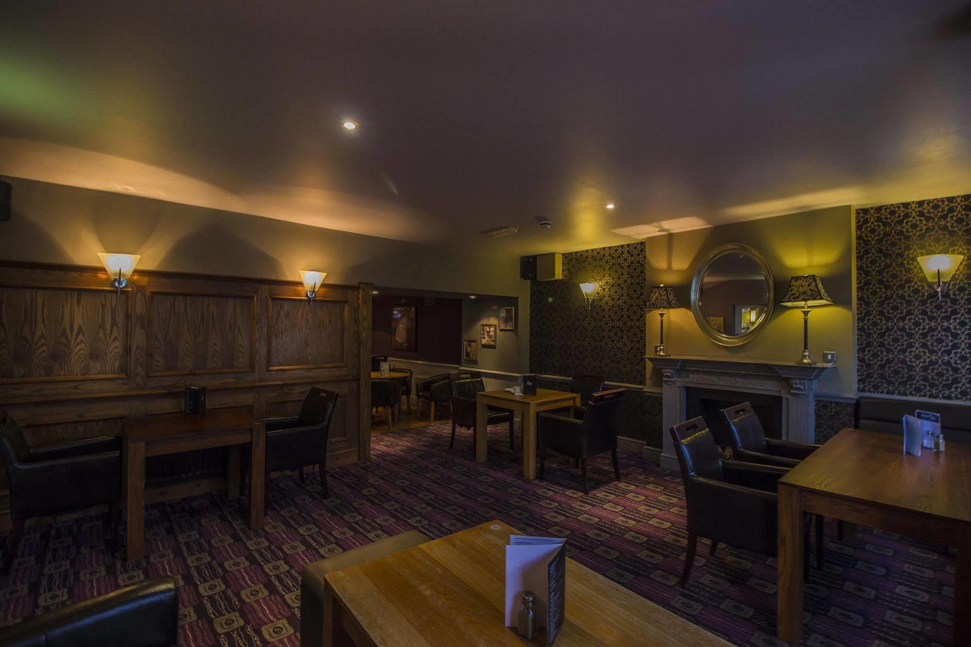 The Golden Lion Hotel, St Ives, Cambridgeshire 外观 照片