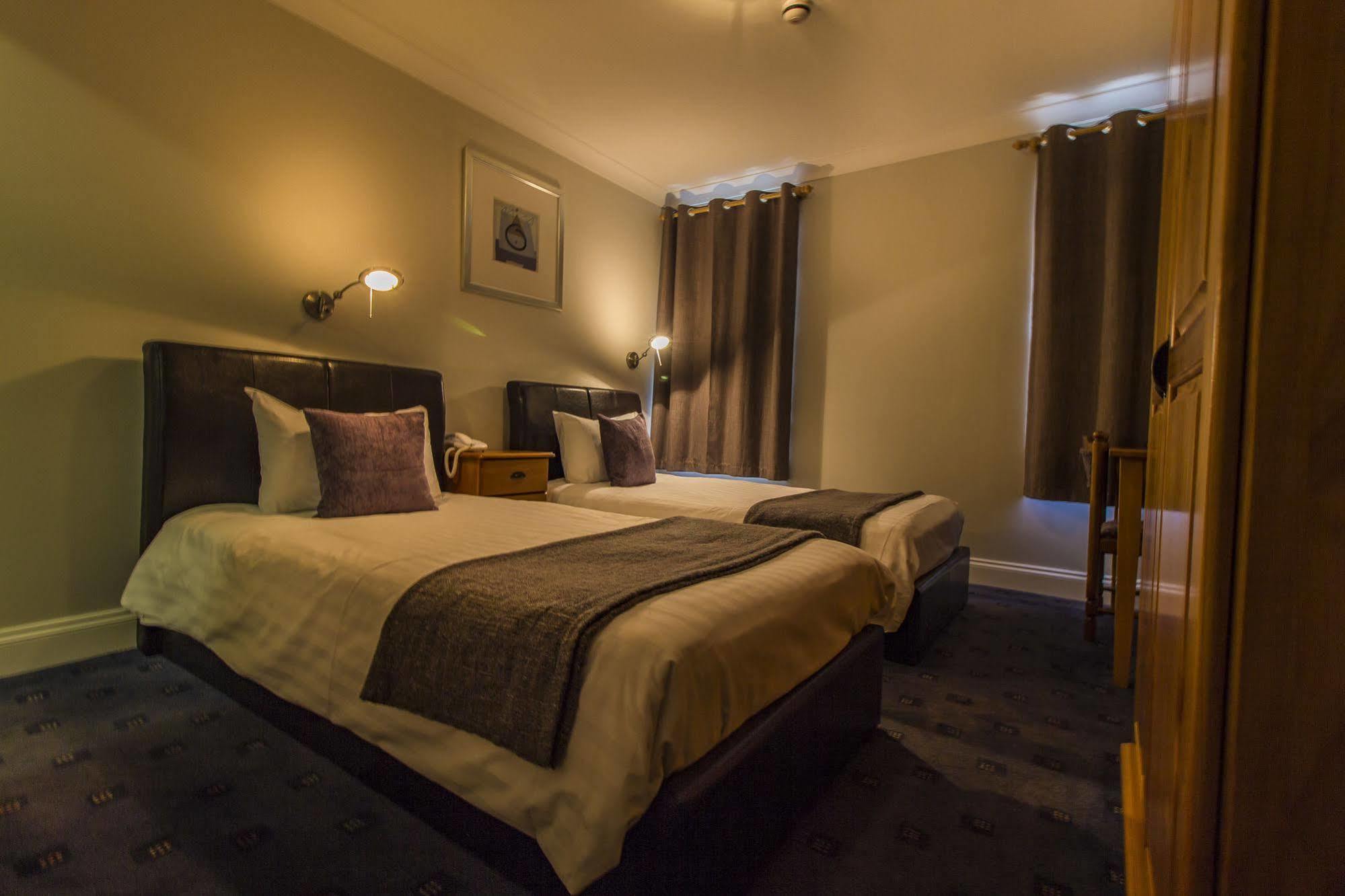 The Golden Lion Hotel, St Ives, Cambridgeshire 外观 照片