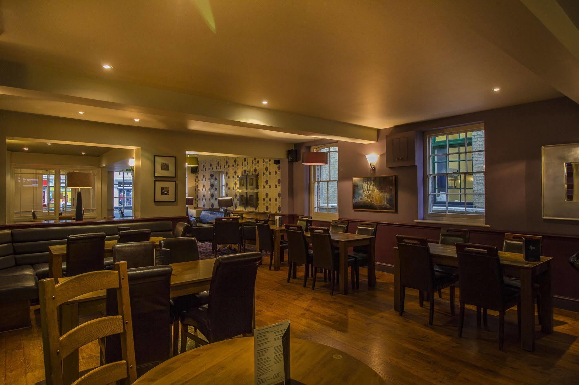 The Golden Lion Hotel, St Ives, Cambridgeshire 外观 照片